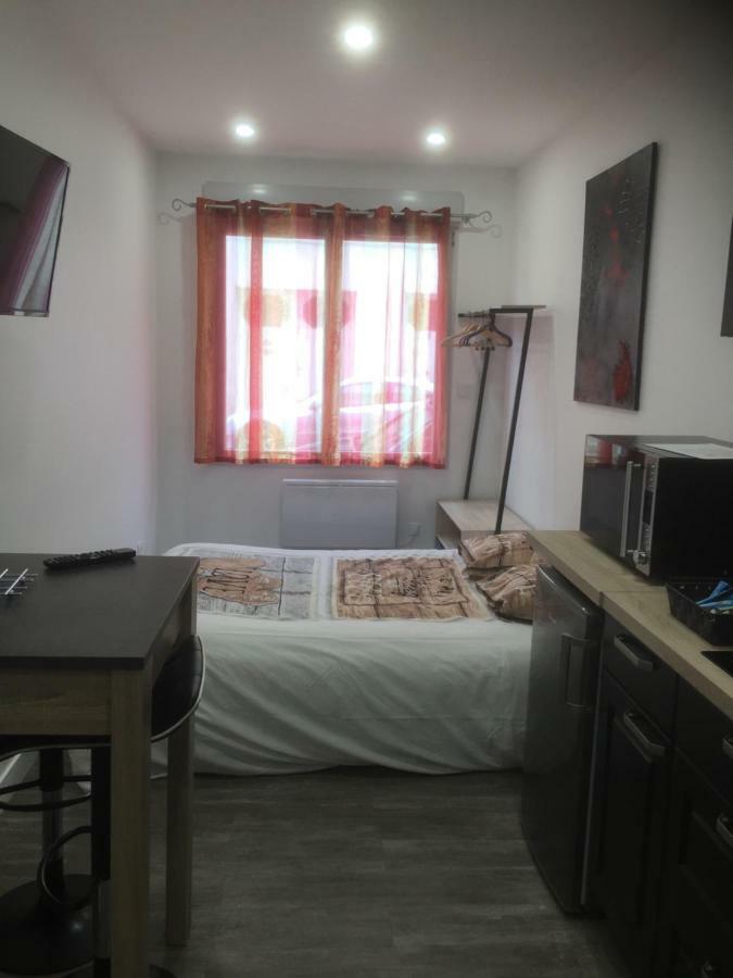Le Studio De Moliere Montluçon Εξωτερικό φωτογραφία